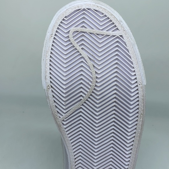 Used Nike Women's Blazer Mid 77 Athletic Shoes Triple White CZ1055-117 - Picture 5 of 8
